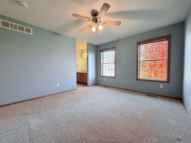 Building Photo - 2374 Kristian St