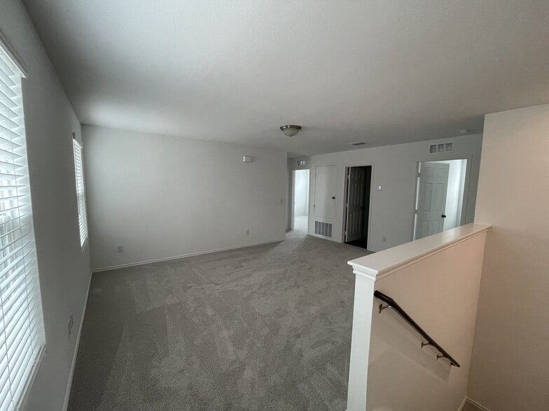 Building Photo - 825 Breakwater Dr