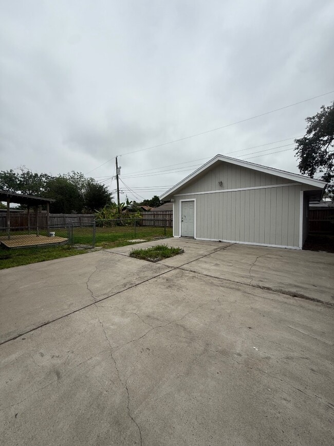 Building Photo - 4617 Cobblestone Ln