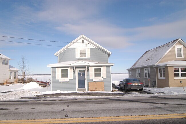 Building Photo - 7099 Lakeshore Rd