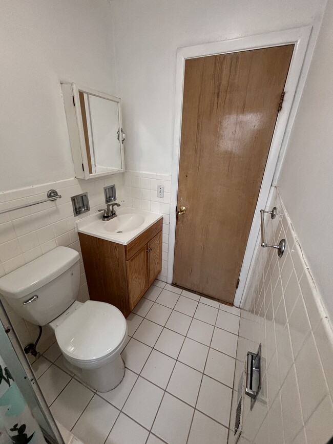 1st Floor Apt Bathroom #2 - 6747 N Harding Ave