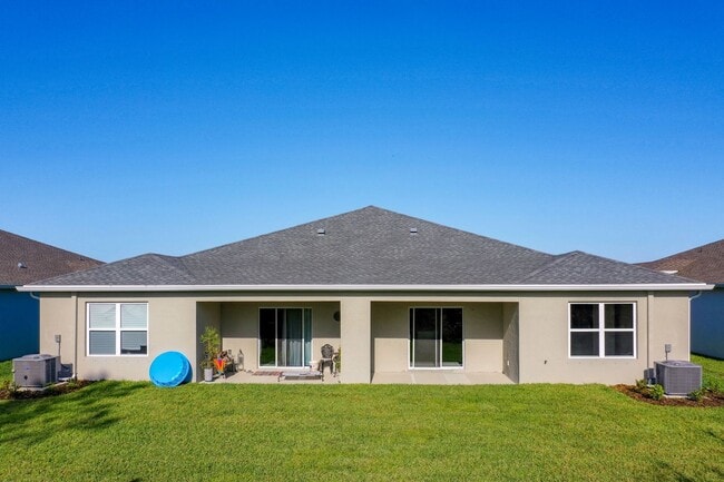 Building Photo - Villa Home in West Port - 3/2/2 close to s...