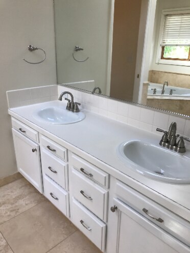 Building Photo - 8058 Centrebridge Dr