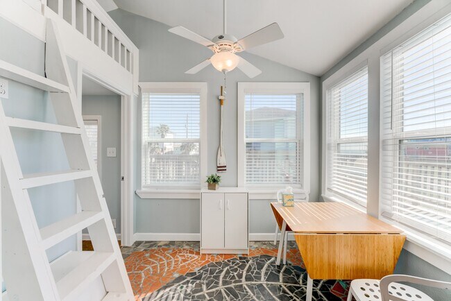 Building Photo - 4211 Surf Dr