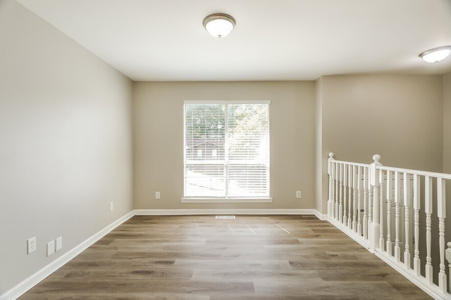 Building Photo - 232 Glenvalley Ln NW