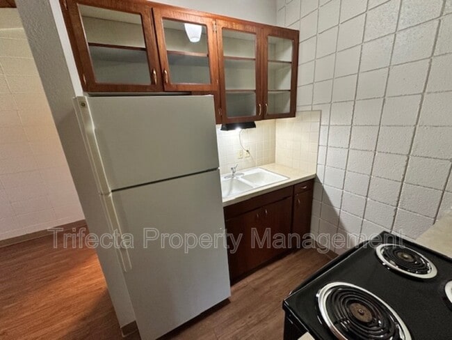 Building Photo - 608 Parker St