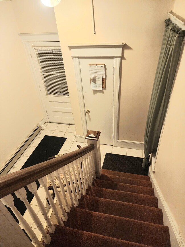 Building Photo - 122 Jewett Ave