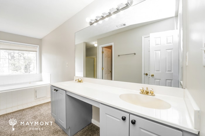 Building Photo - 558 Watson Bay