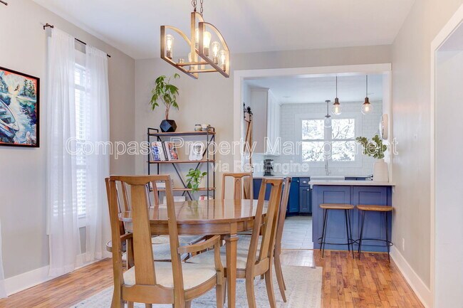 Building Photo - 328 Visser Pl SE