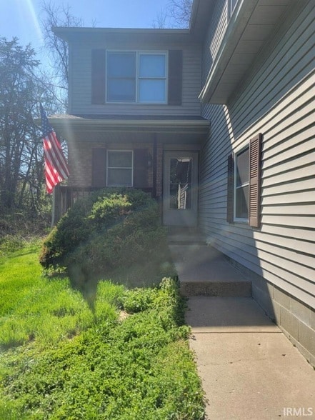 Building Photo - 613 Pines Ln