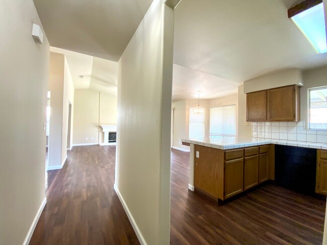 Building Photo - $2,295 Beautiful 3 Bedroom Home- Valentine...