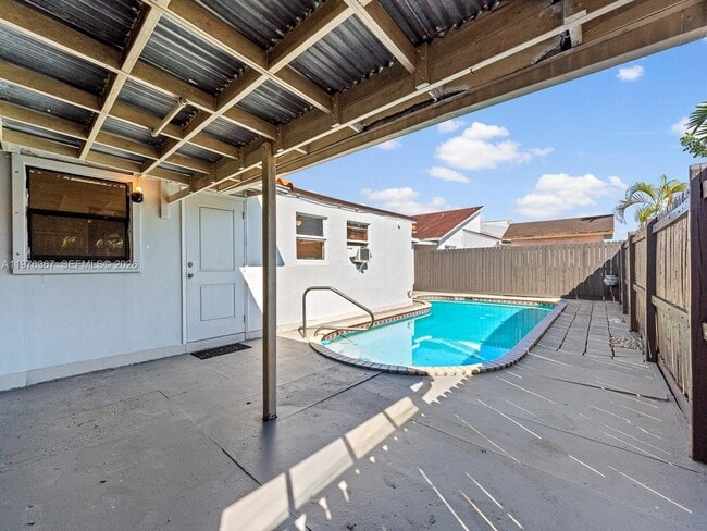 Building Photo - 7121 SW 102nd Ct