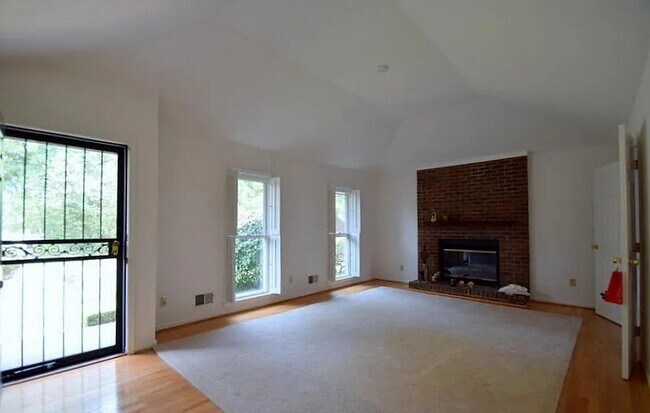 Building Photo - 614 Stivers Rd