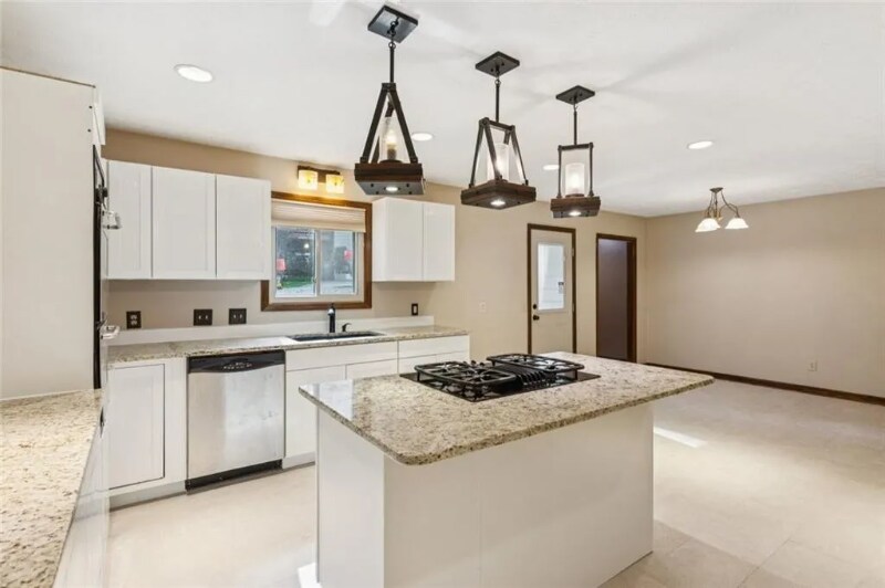 Building Photo - 1616 Maple Ridge Dr