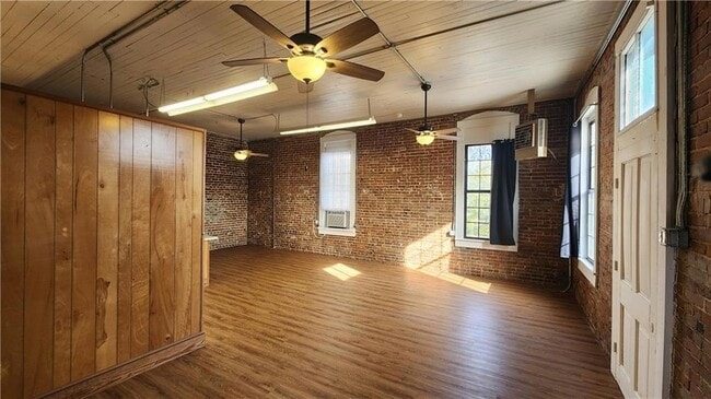 Building Photo - 2594 Front St