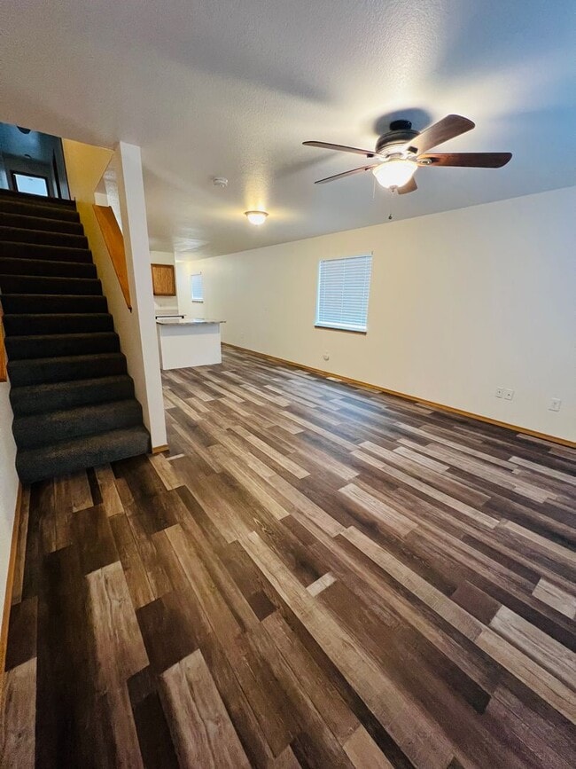 Building Photo - Amazing 3 Bed 2.5 Bath - Townhouse