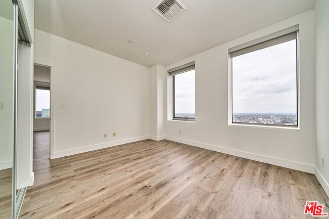 Building Photo - 3810 Wilshire Blvd