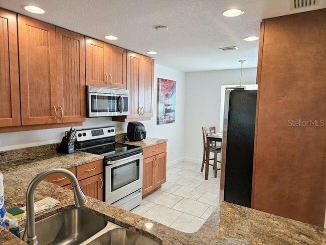 Building Photo - 6618 7th Ave Cir W