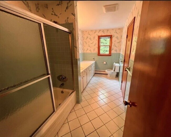 Building Photo - 2437 Rhonda Dr