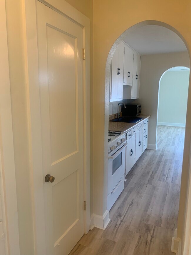 Building Photo - 432 E 20th St