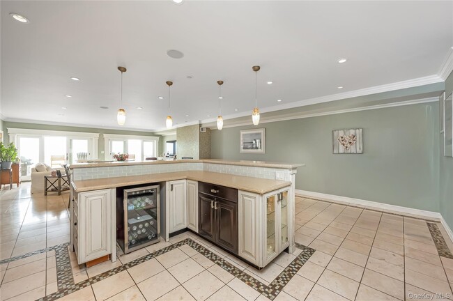 Building Photo - 1051 Oceanfront