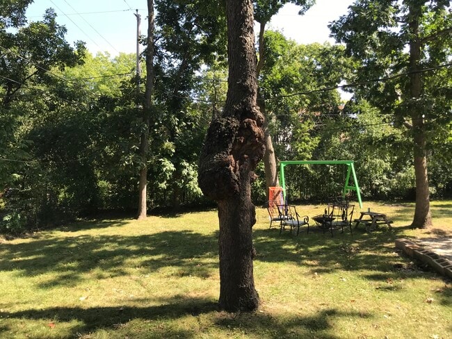 Building Photo - 443 N Grandview Blvd