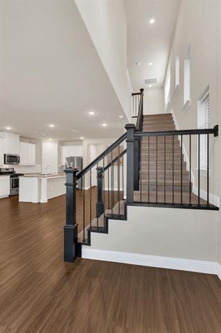 Building Photo - 910 Estelle Dr