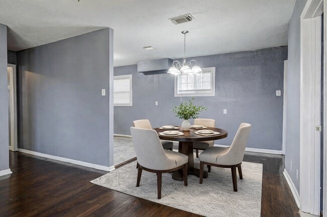 Building Photo - 9506 Sierra Dr