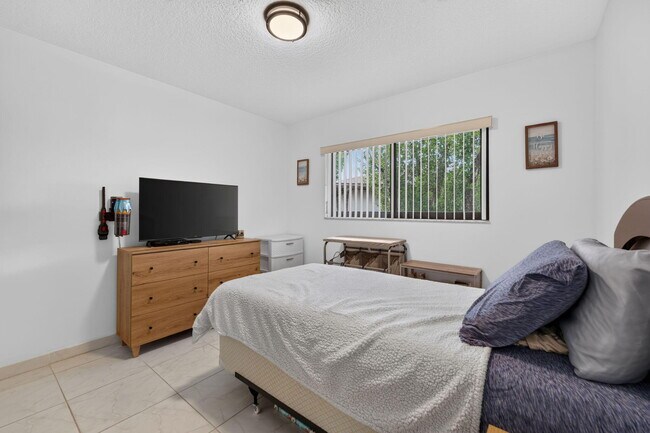 Building Photo - 9474 S Belfort Cir