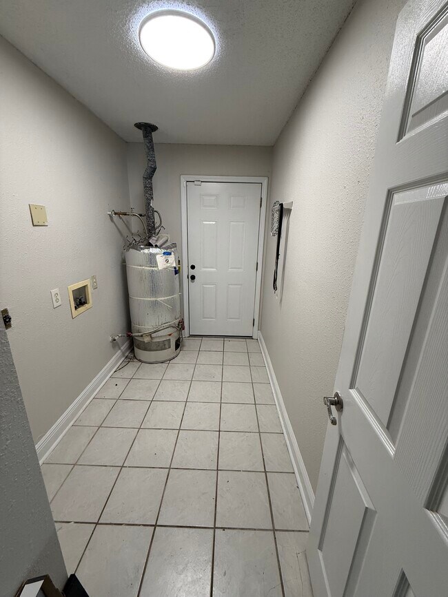 Building Photo - 7718 Reindeer St