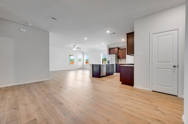 Building Photo - 6077 Freedom Dr