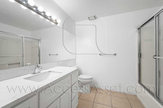 Building Photo - Spacious 2 Bed/2 Bath Home with Private Pa...