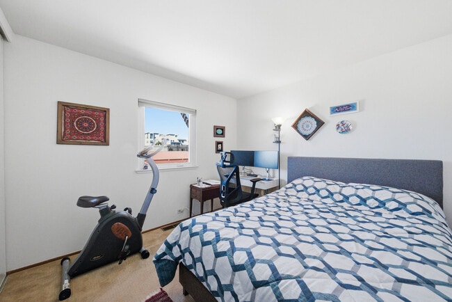 Building Photo - 1208 Admiralty Ln