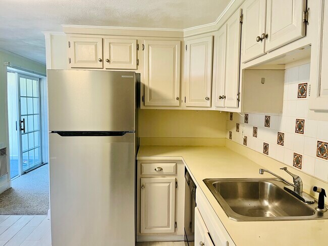 Kitchen 02 - 68 Preston St