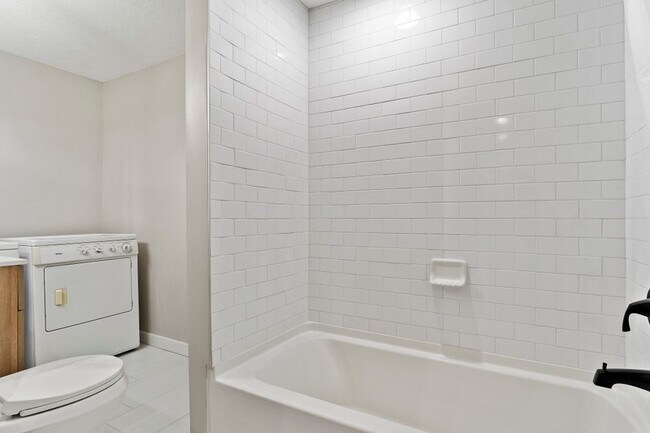 Building Photo - 429 W 5000 S
