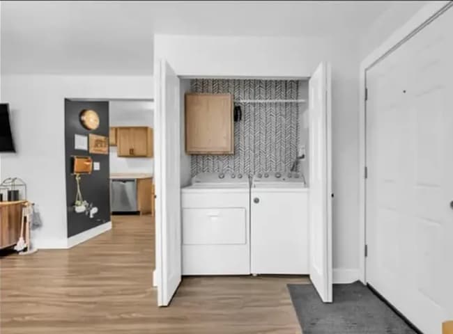 Building Photo - Modern Comfort Meets Convenience in Salt L...
