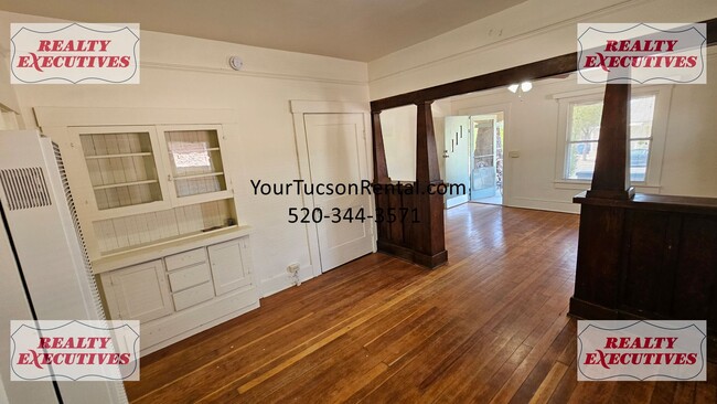 Building Photo - 8th Street and Euclid - 1 bedroom 1 bath r...