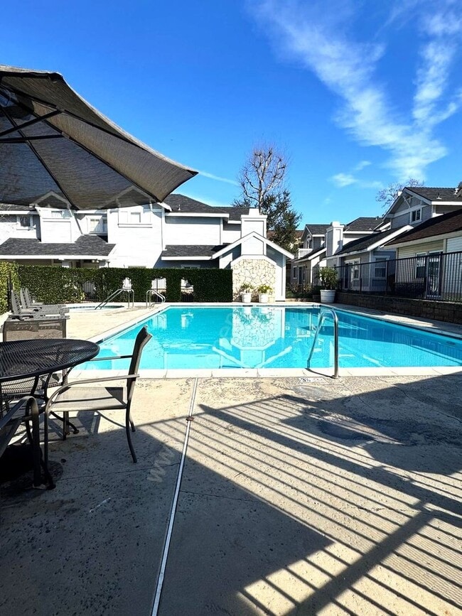 Building Photo - Beautifual Home