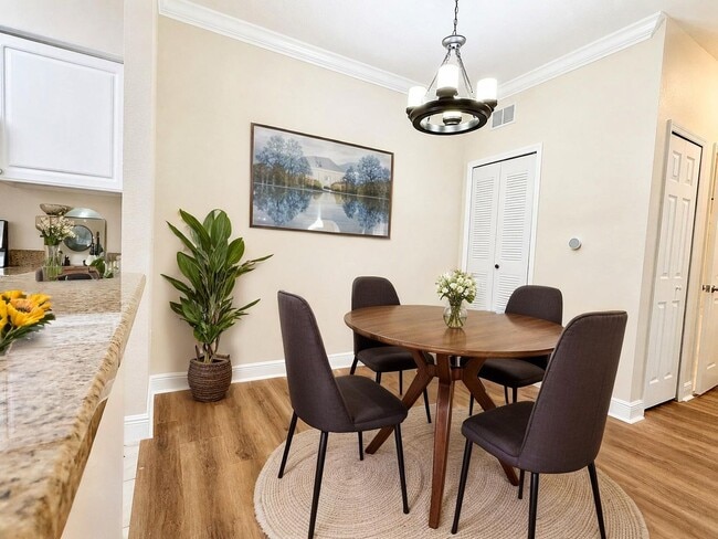 Building Photo - Upgraded 2Bedrooms/2Baths condo in a vibrant lifestyle Winter Garden community!