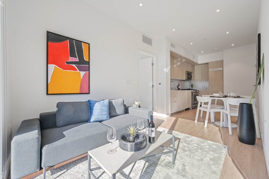 Building Photo - 8820 Belford Ave