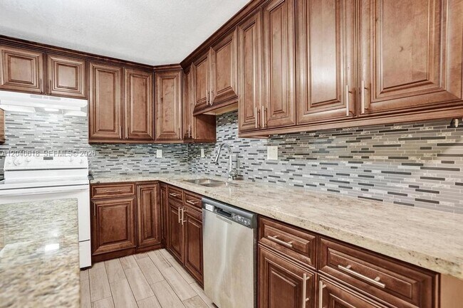 Building Photo - 4114 NW 88th Ave