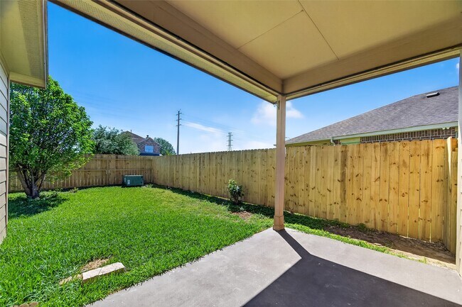 Building Photo - 5950 Carpenters Hollow Court