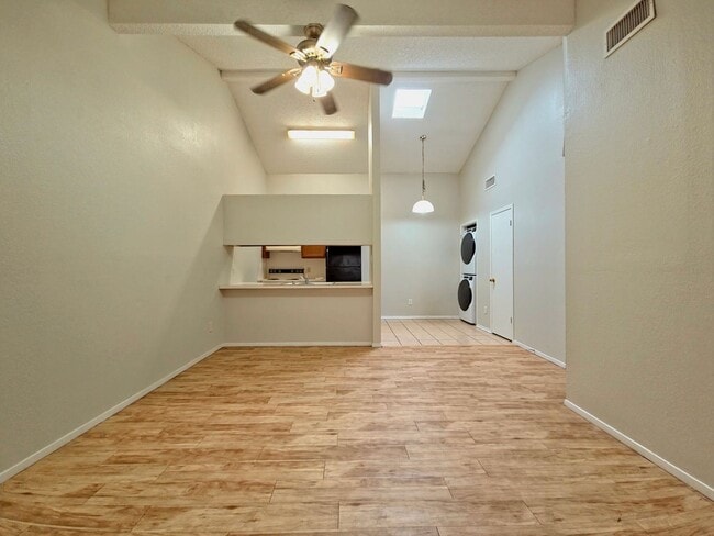 Building Photo - 121 N Troy Ave