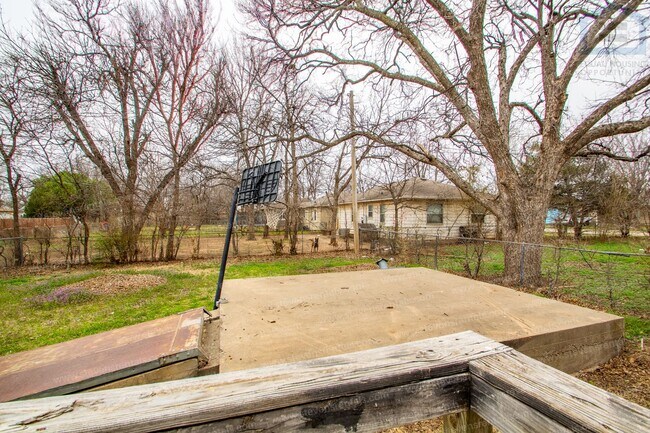 Building Photo - 2206 NW 19th St