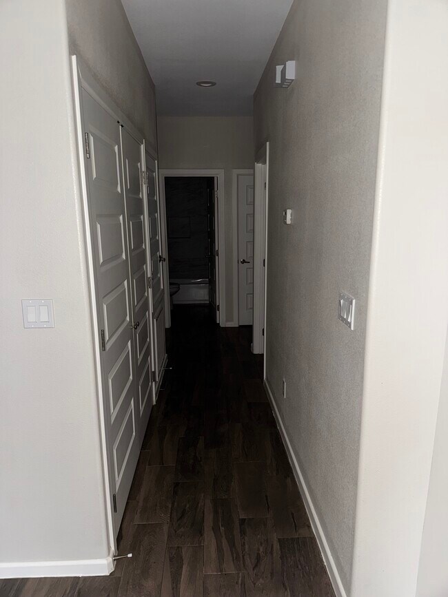 Building Photo - 2005 Jackson St