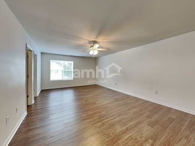 Building Photo - 704 Marjam Ln