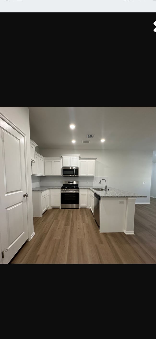 Building Photo - 11518 University Dr