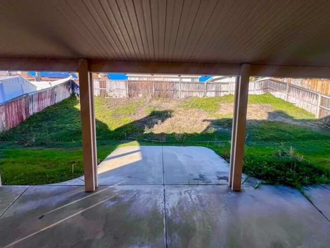 Building Photo - Large 4 bedroom Murrieta home with a loft ...