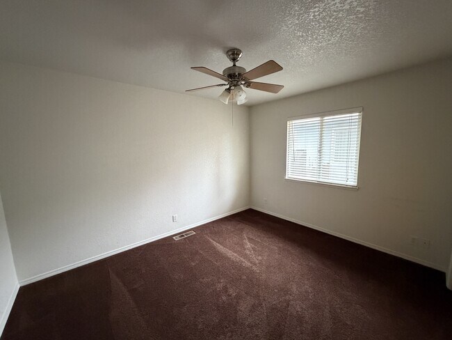 Building Photo - 221 S 7th St