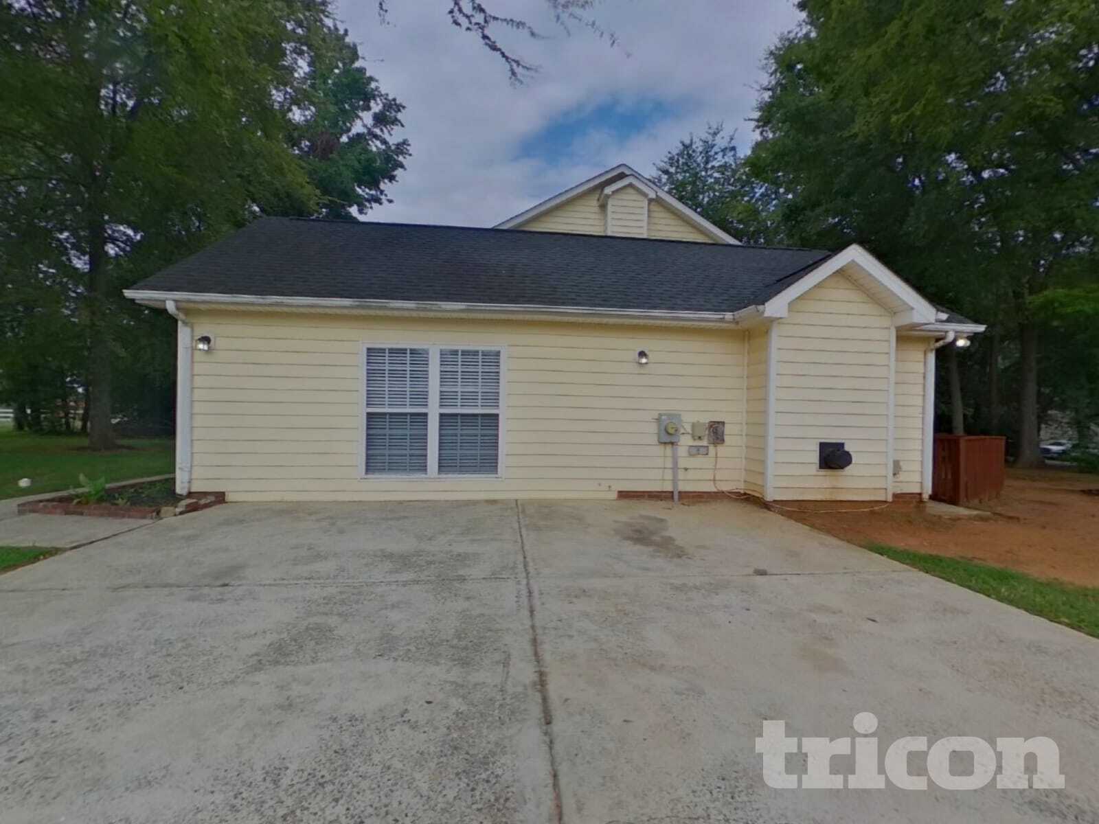 Building Photo - 3453 Sunset Rd